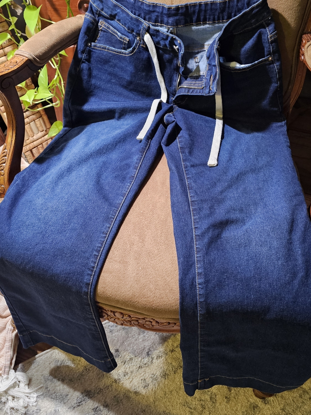 High-Waisted Wide-Leg Jeans - Dark Blue - Picture 9 of 11